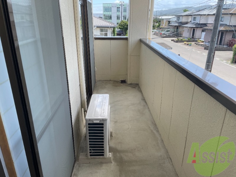 バルコニー　バルコニーがあるので洗濯物は外に干せそうですね～