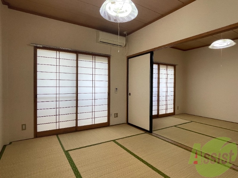 居室・リビング　６帖ずつある和室になります。伸び伸び出来そうですね。