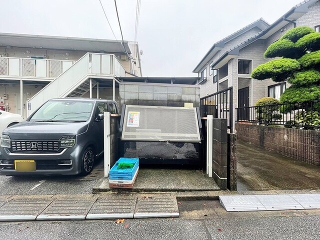 ロビー　ゴミ置き場