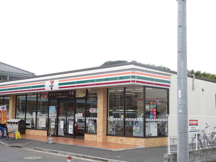 コンビニ　セブンイレブン横浜新吉田東3丁目店（コンビニ）まで350m