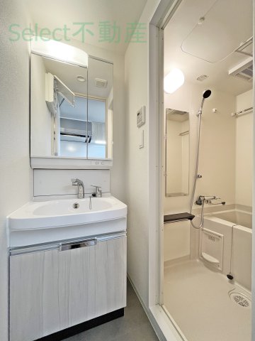 洗面設備　スペースが確保できる洗面所です