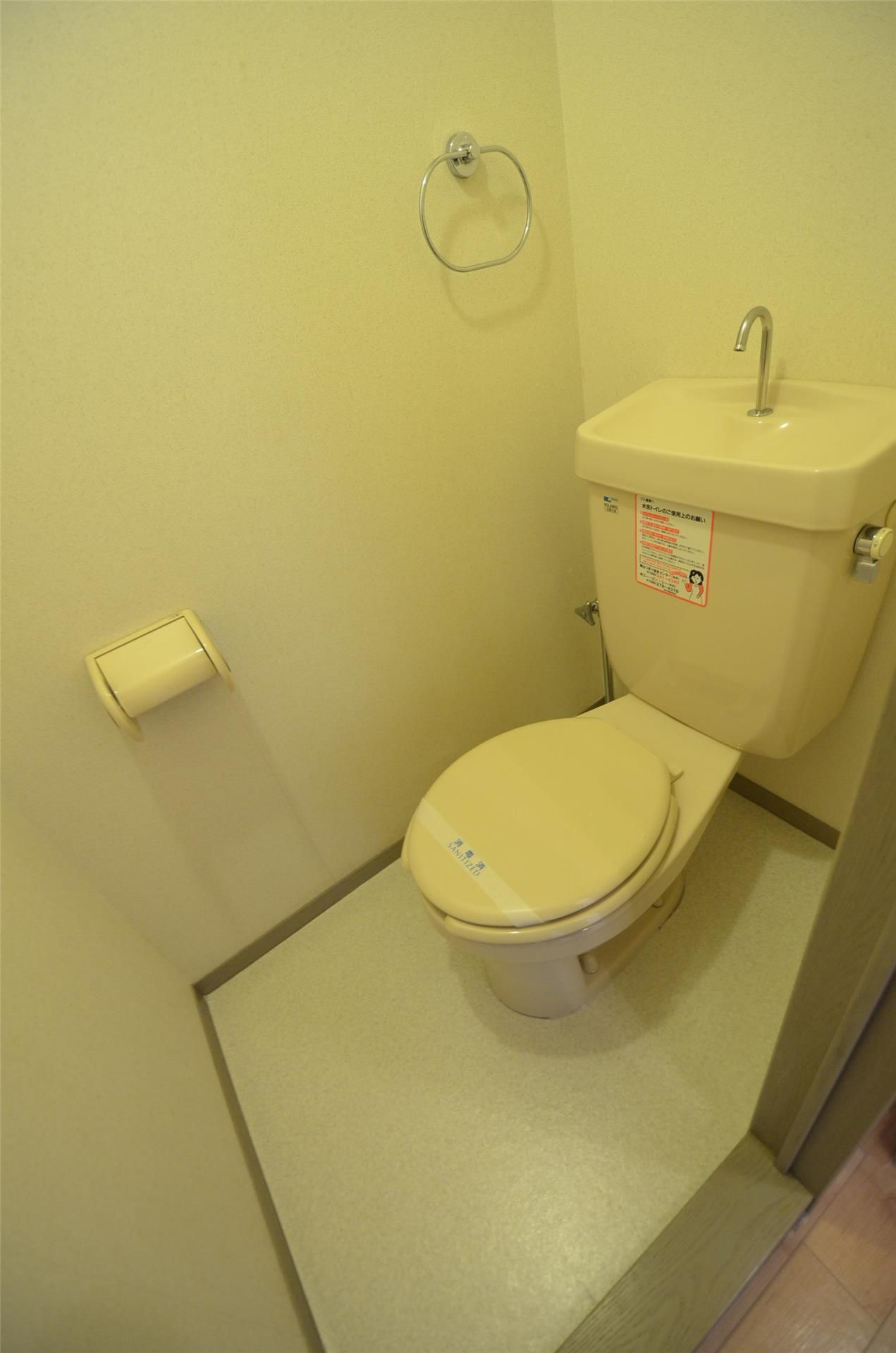 トイレ　ホワイトメゾン百合