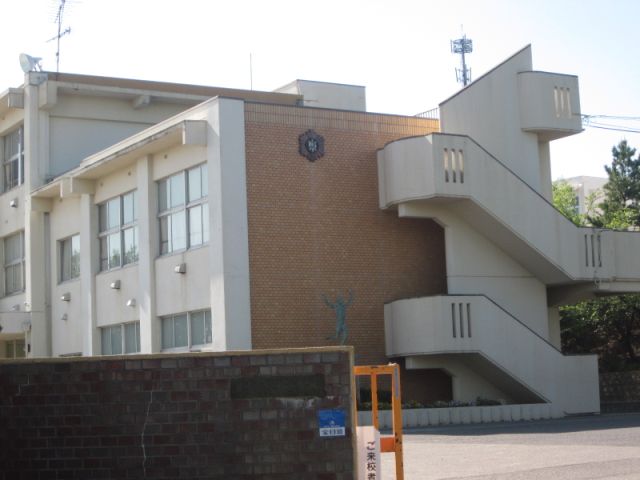 小学校　市立東小学校（小学校）まで1800m