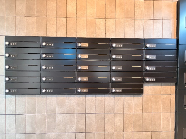 エントランス　メールボックス