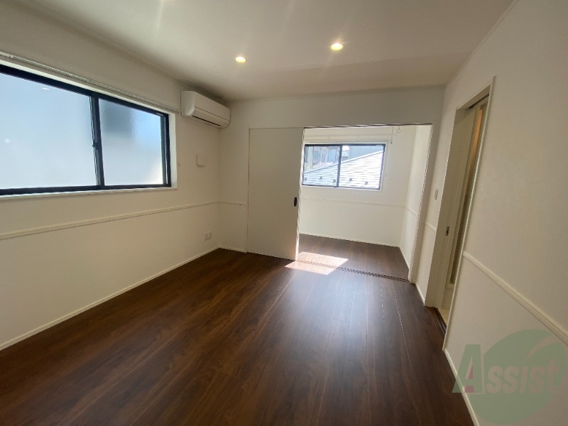 居室・リビング　広々とした明るいリビングです。