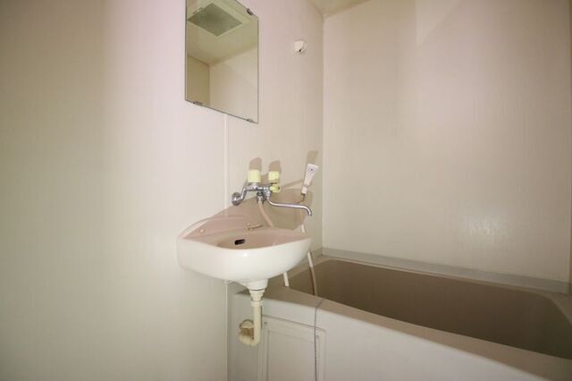 バス・シャワールーム　※違う階のお部屋の参考写真です。