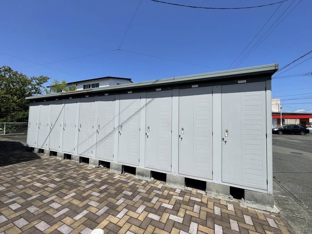 建物外観　ストッカー