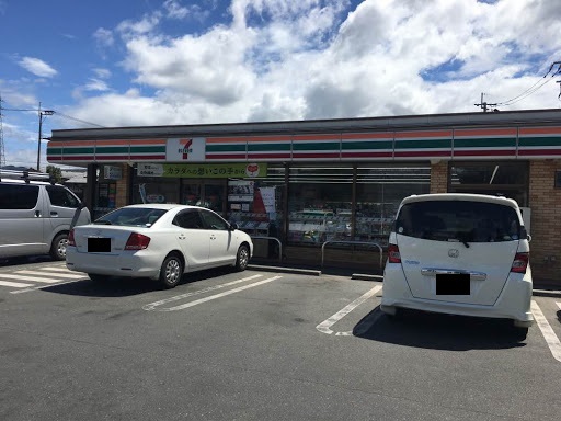 コンビニ　セブンイレブン（コンビニ）まで385m