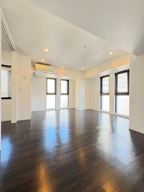 居室・リビング　ＬＤＫ約１７．８帖　角部屋