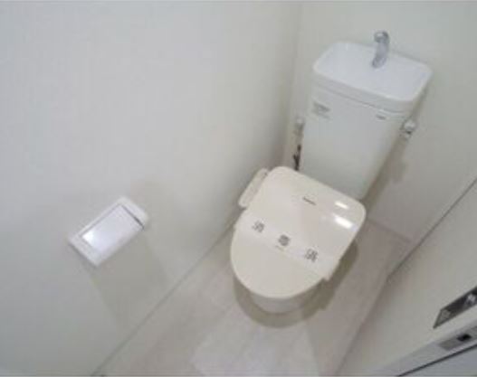 トイレ　同物件別部屋です