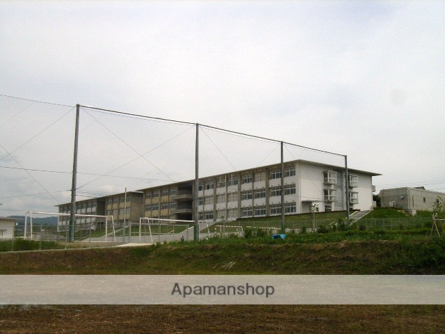 中学校　木津川市立木津南中学校（中学校）まで593m