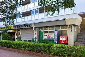 郵便局　新宿戸山郵便局（郵便局）まで389m