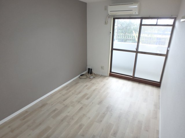 居室・リビング　明るいリビング