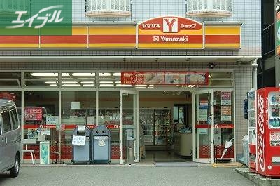 コンビニ　ヤマザキデイリーストアー・オカヤマユミノチョウテン（コンビニ）まで130m