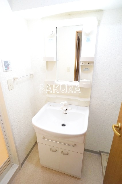 洗面設備　身支度に便利な洗面台です♪