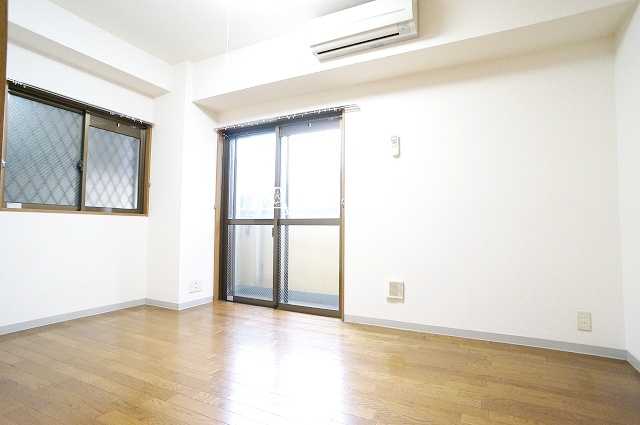 その他設備　室内エアコン付き♪