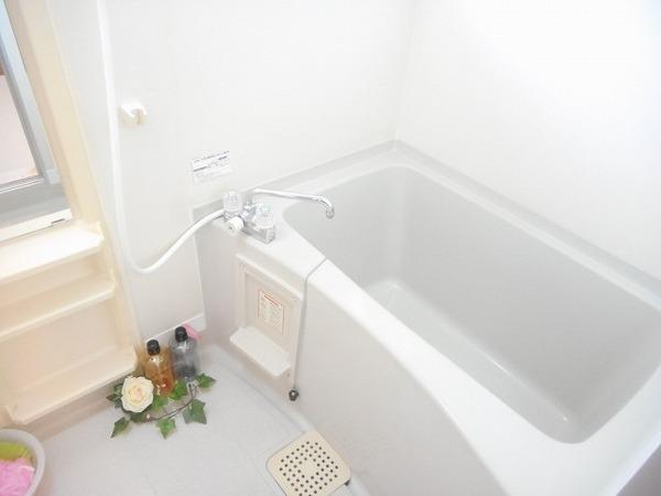 バス・シャワールーム　浴槽キレイです！