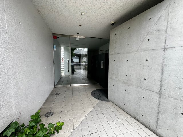 エントランス　詳細は、RISUMO江坂本店までお問合せください♪