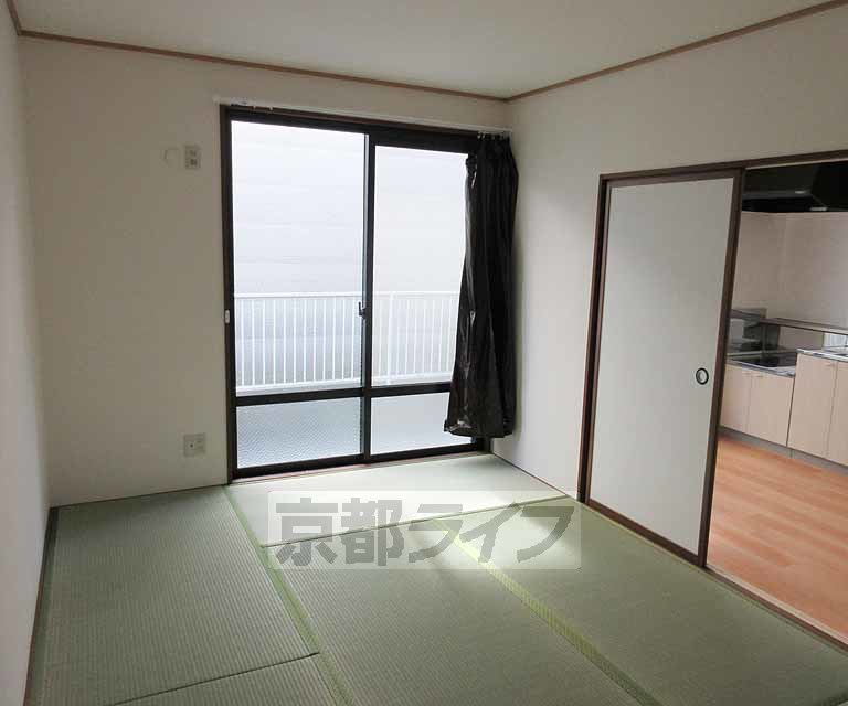 居室・リビング　落ち着いた雰囲気のお部屋です！