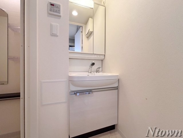 洗面設備　独立洗面台です