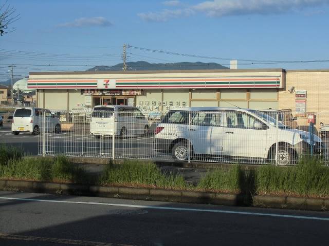 コンビニ　セブンイレブン（コンビニ）まで315m