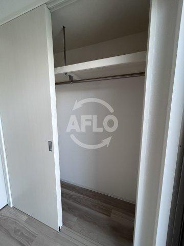 収納　セレニテ江坂ミラク　クローゼット