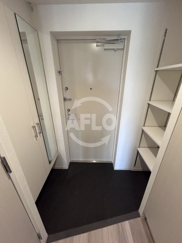 玄関　セレニテ江坂ミラク　玄関