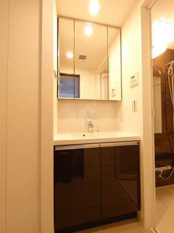 洗面設備　フェルモアルテ世田谷若林