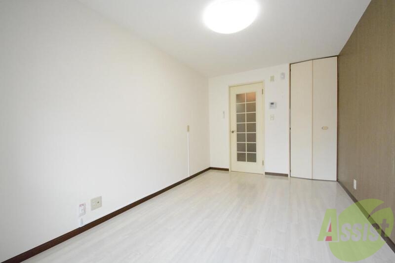 居室・リビング　フローリング貼りの室内です