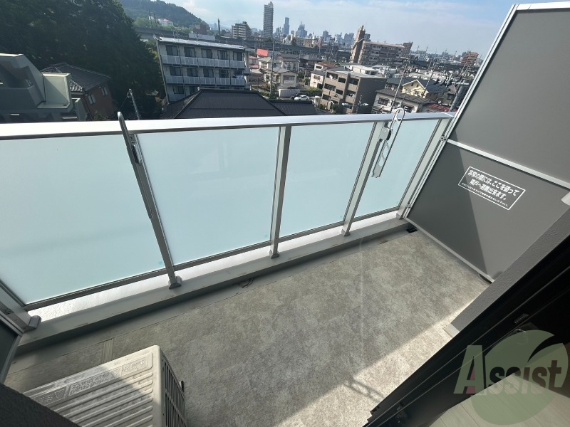 バルコニー　バルコニーがあるため外に洗濯物を干すことが出来ます。