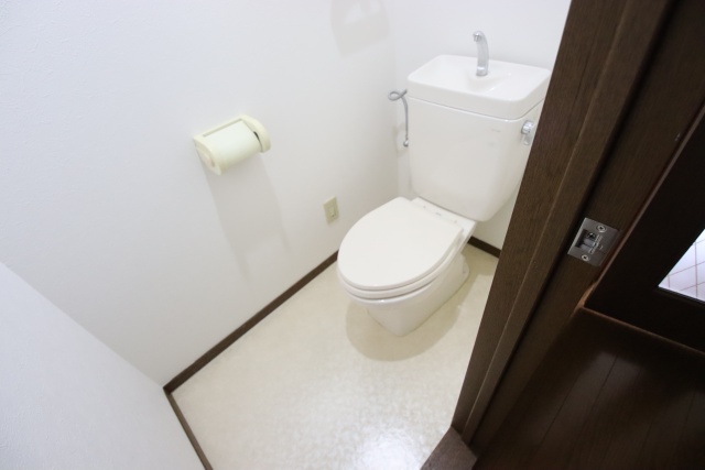 トイレ　※別室の参考写真の為、現況優先です。