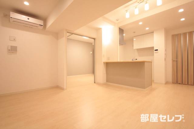 居室・リビング　広く使えるお部屋です