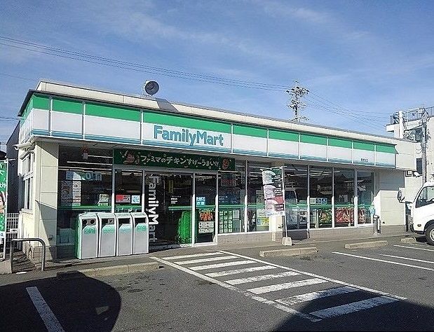 コンビニ　ファミリーマート（コンビニ）まで500m