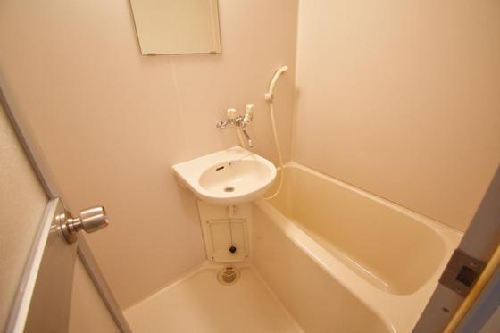 バス・シャワールーム　別号室写真です