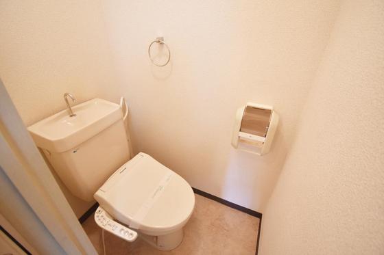 トイレ　別号室写真です