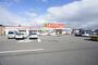 ドラックストア　ドラッグ・トップスとやの店（ドラッグストア）まで738m