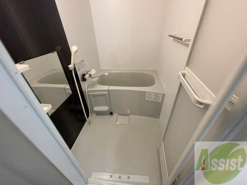 バス・シャワールーム　バスルームはこちらです。広々としてゆったり休めます。