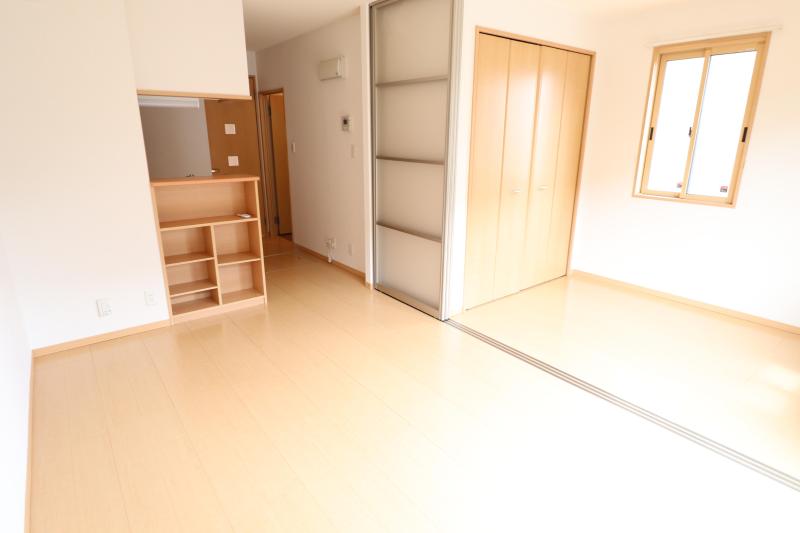 居室・リビング　リビング10帖と洋室