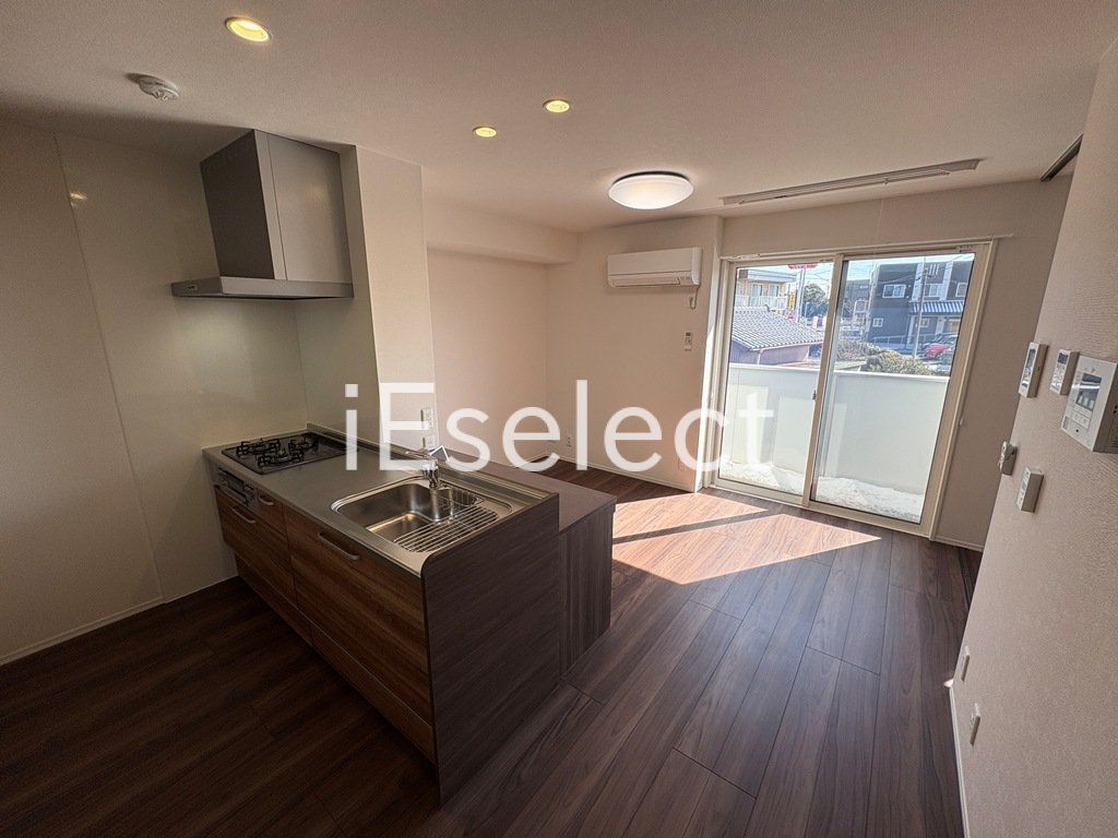 居室・リビング　広々開放的なリビングです♪