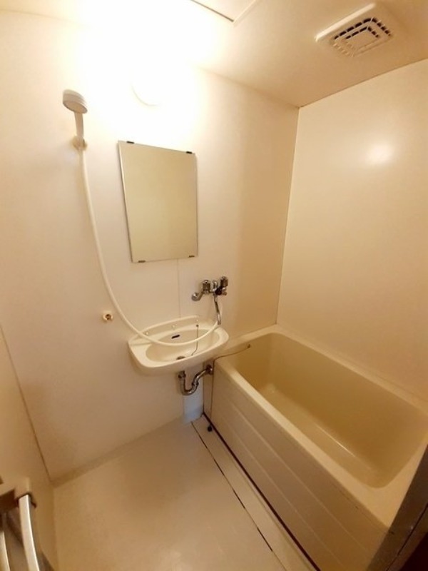 バス・シャワールーム　図面と現状に相違がある場合には現状を優先