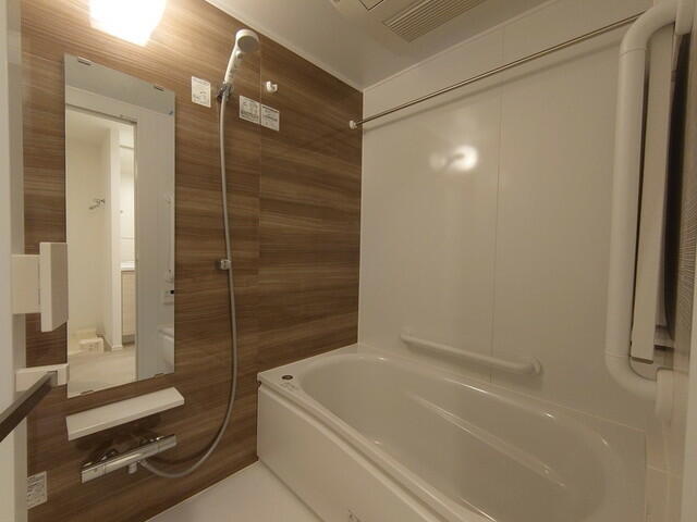 バス・シャワールーム　※写真は同タイプ住戸です。