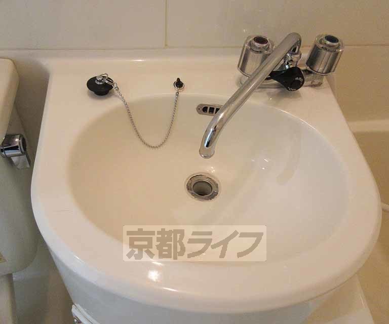 洗面設備　コンパクトな洗面台です！