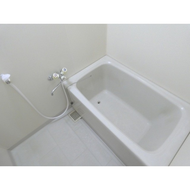 バス・シャワールーム　ワイドな浴槽