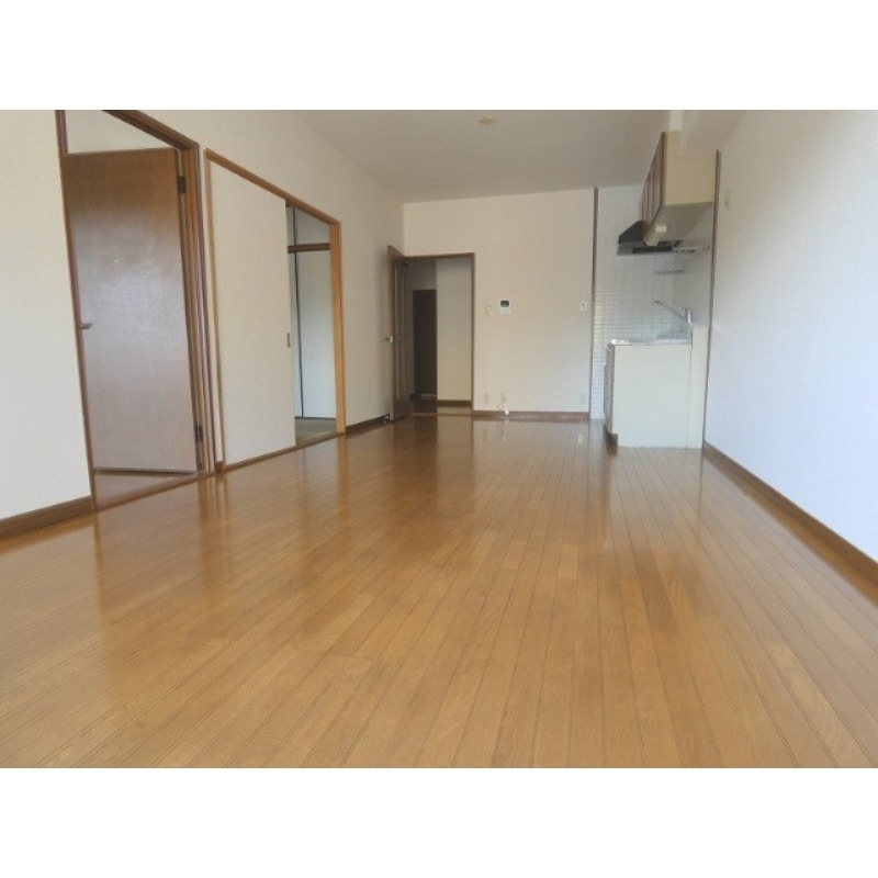 居室・リビング　開放感のある広いリビング