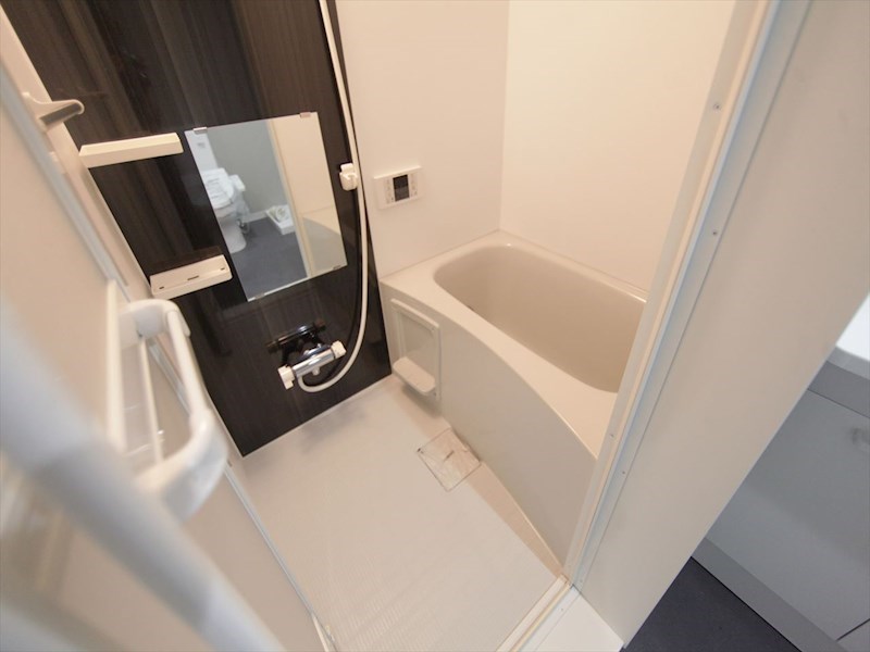 バス・シャワールーム　浴室暖房乾燥機付　追い焚き・オートバス機能付お風呂