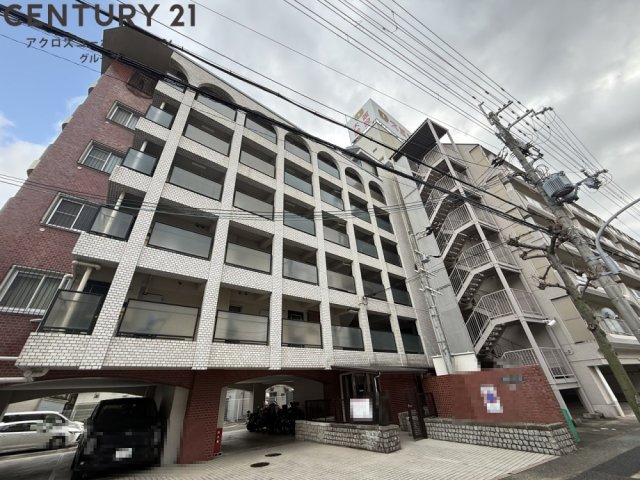 建物外観　オートロックで外部の人間が簡単に出入りできないため安心です。