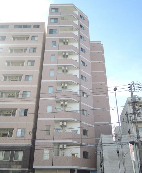 建物外観　★外壁タイル張り、重厚感のある外観★