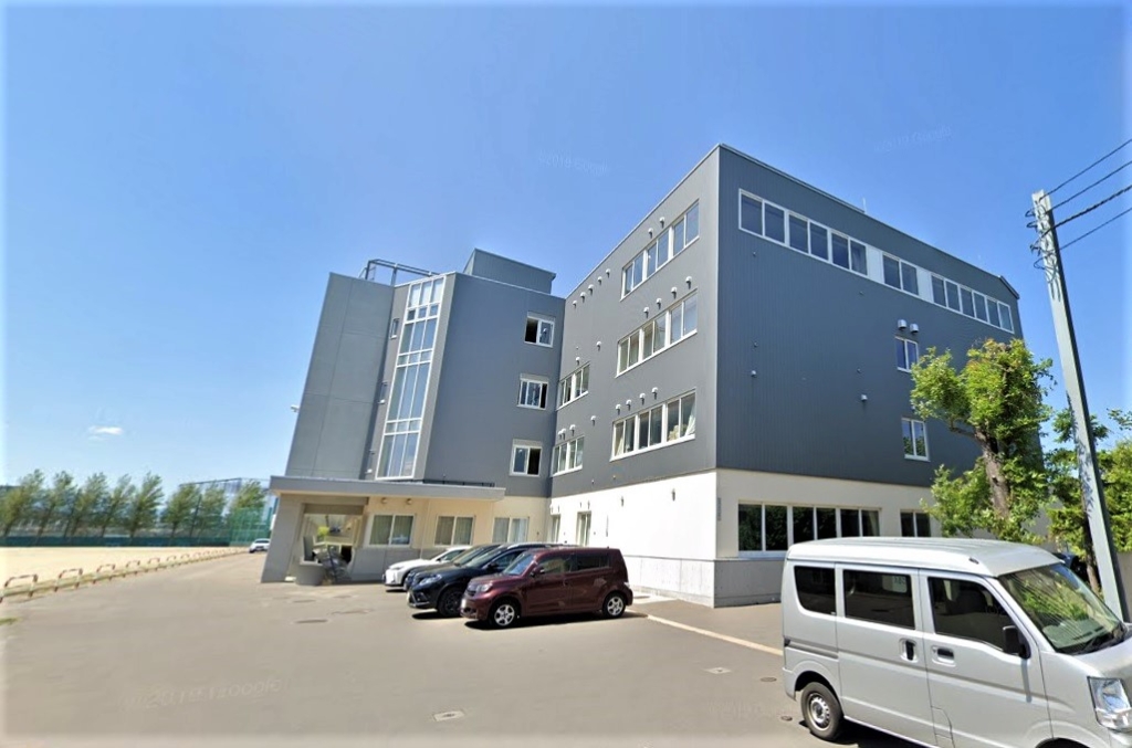 中学校　札幌市立羊丘中学校（中学校）まで879m