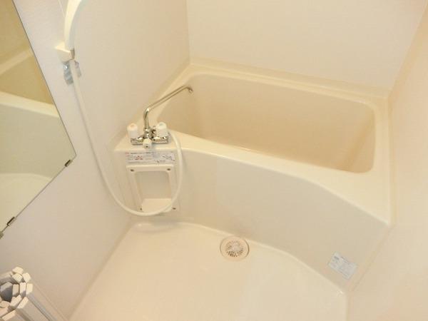 バス・シャワールーム　浴室乾燥機付きバス！