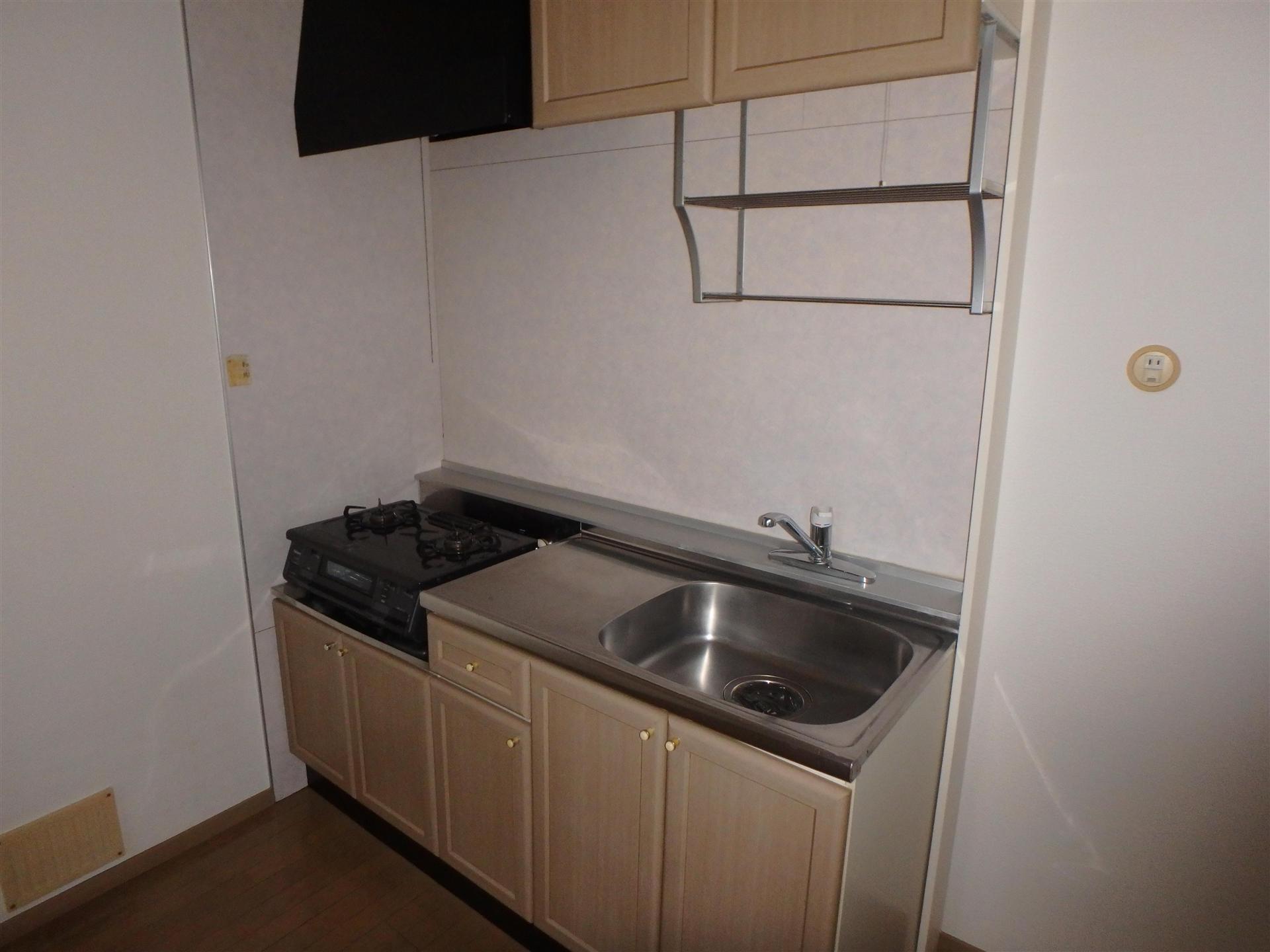 キッチン　上下収納のついた使いやすいキッチンです☆